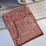 Liva Kendinden Dokulu Çift Taraflı İpek Şal - 9897 - Çikolata