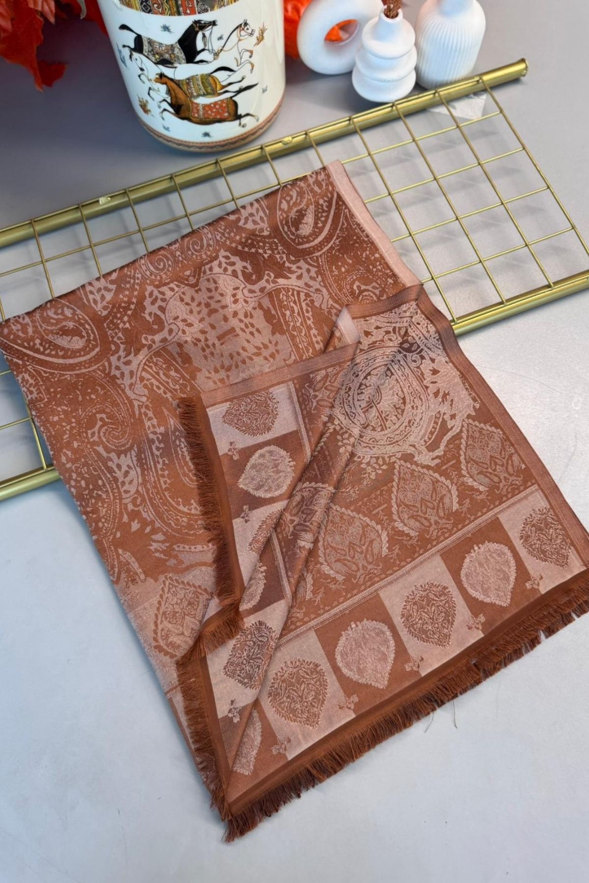 Bella Kendinden Dokulu Çift Taraflı İpek Şal - 4598 - Kahve