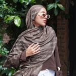 Guess Desen Kendinden Dokulu Desenli İtalyan Şal-10011-Kahve