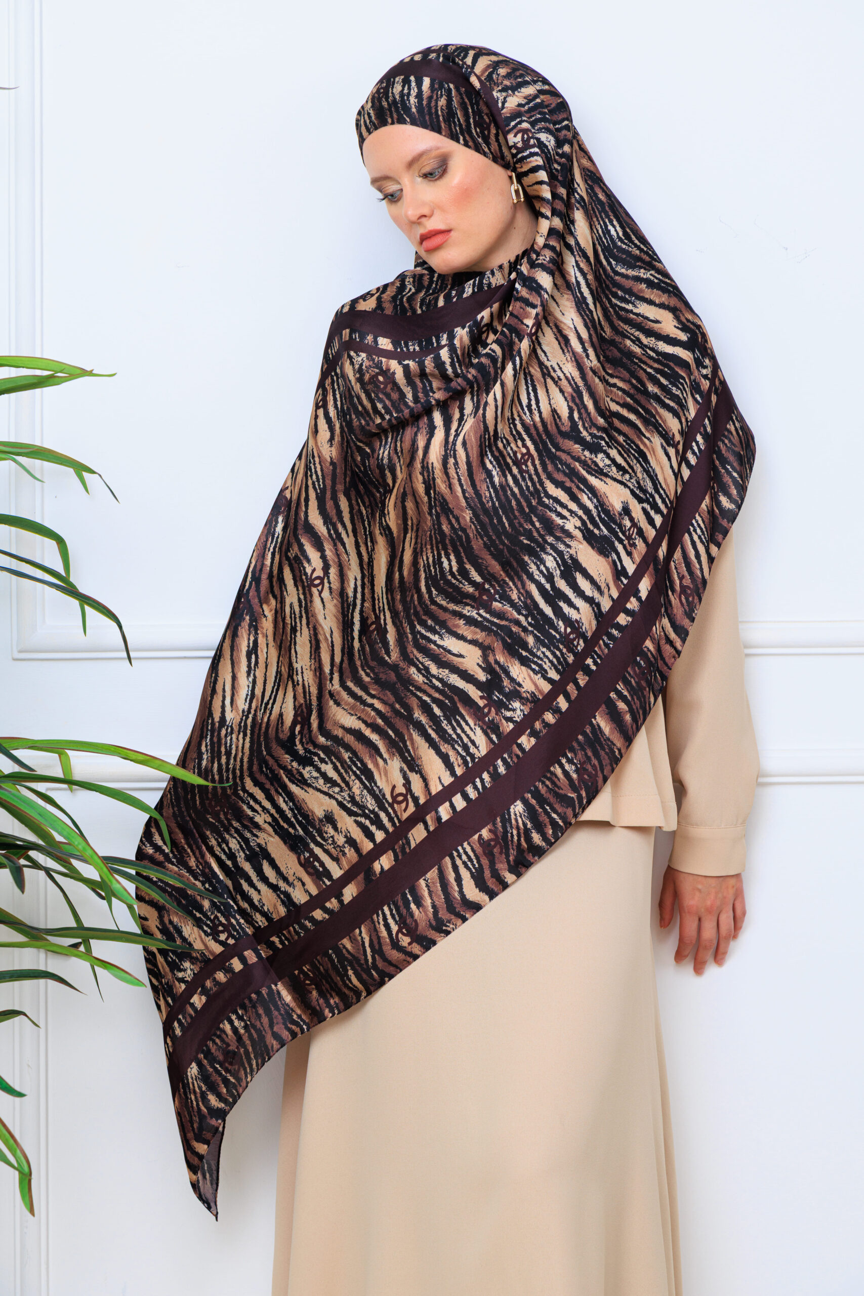 Channel Çizgili leopar çifttaraflı vual ipek şal-43080 Koyu kahve - Görsel 6