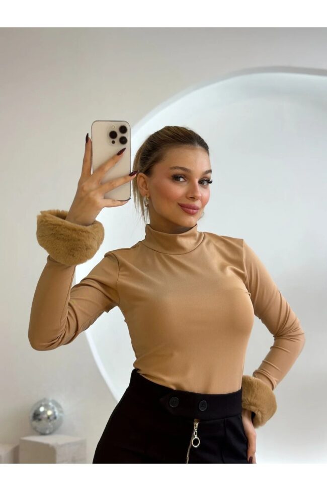 Peluş Kol Detaylı Body