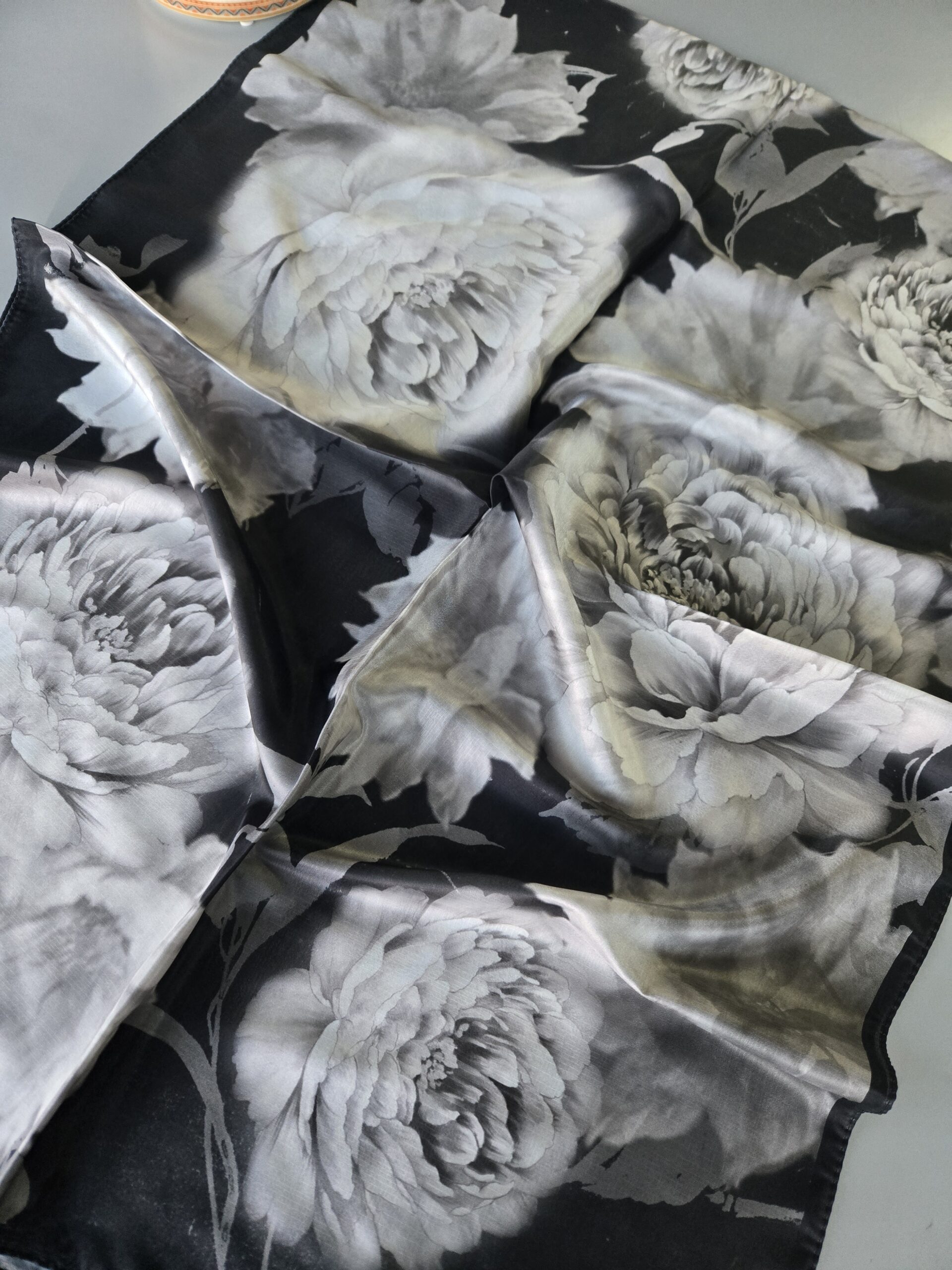 Flora Vual İpek Şal 10100 - Siyah - Görsel 3