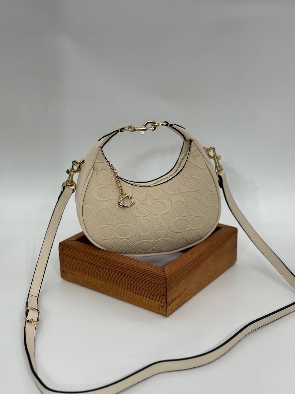 Coach Gofraj ay modeli orta boy bej çanta