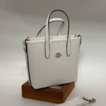 Coach Gofraj orta boy kova beyaz çanta