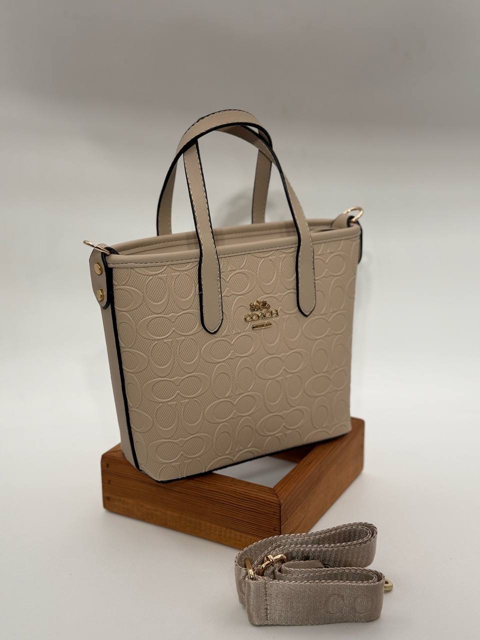 Coach Gofraj orta boy kova vizon çanta