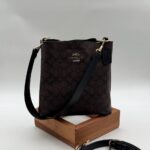 Coach monogram orta boy çapraz kahveye siyah çanta