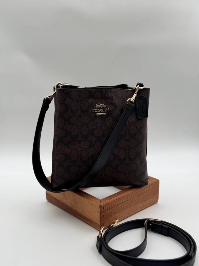 Coach monogram orta boy çapraz kahveye siyah çanta