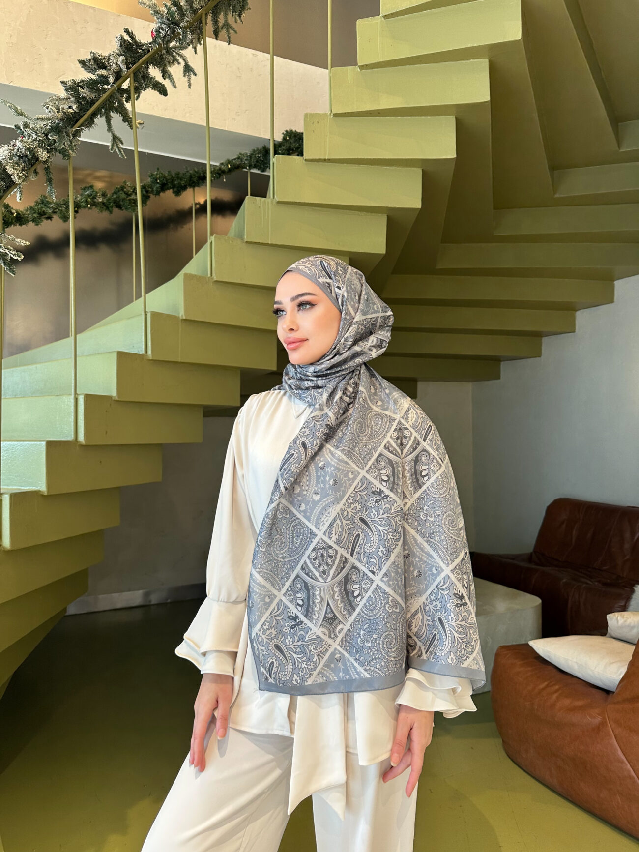 Şehnaz Vual İpek Şal 10103 - Gümüş Kadeh