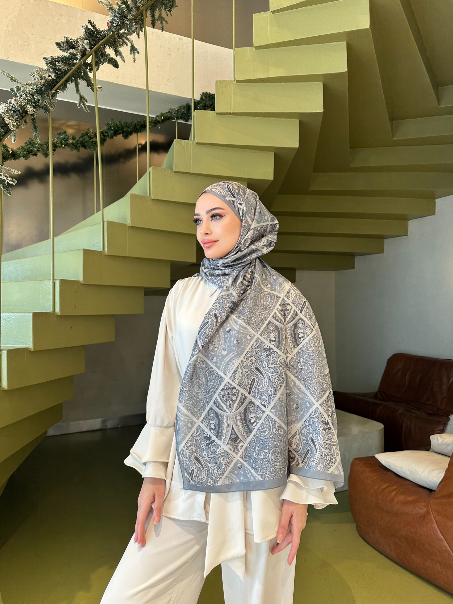 Şehnaz Vual İpek Şal 10103 - Gümüş Kadeh