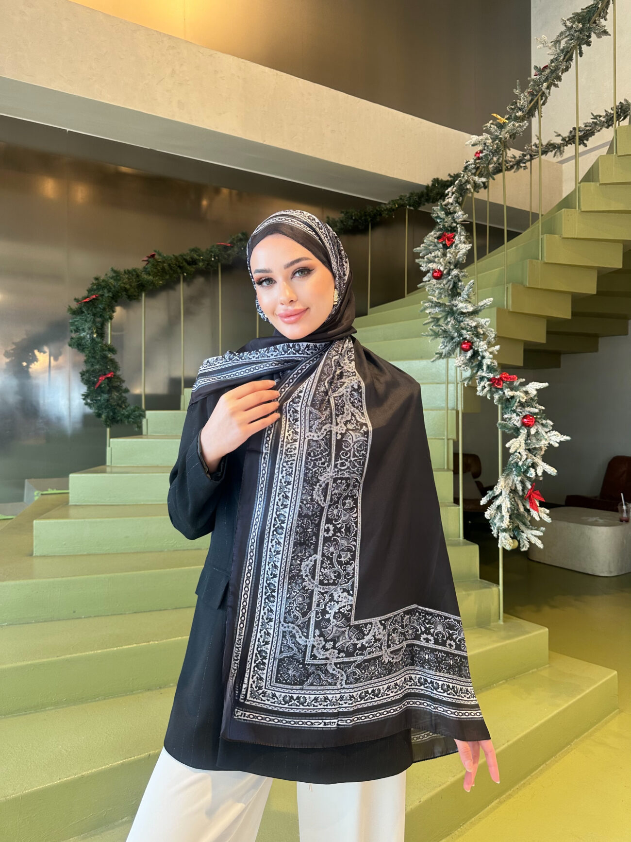 Çini Rüyası Vual İpek Şal 10101 - Siyah - Görsel 2