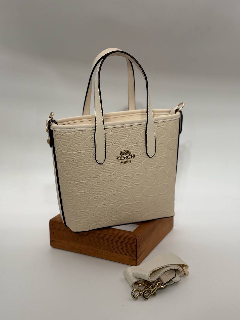 Coach Gofraj orta boy kova bej çanta