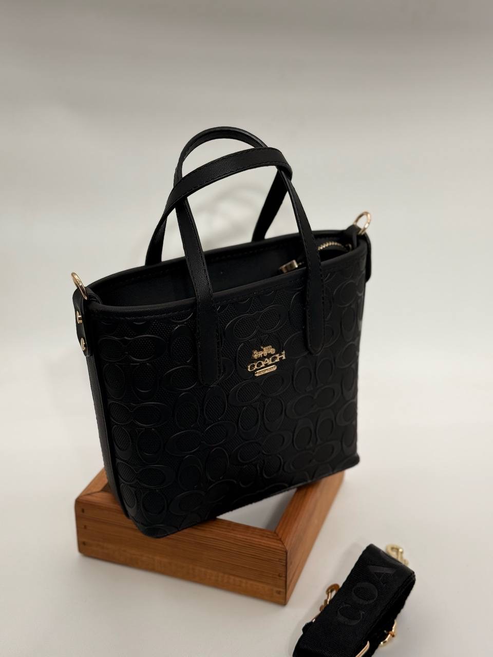 Coach Gofraj orta boy kova siyah çanta