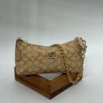 Coach monogram zincirli baget camel çanta