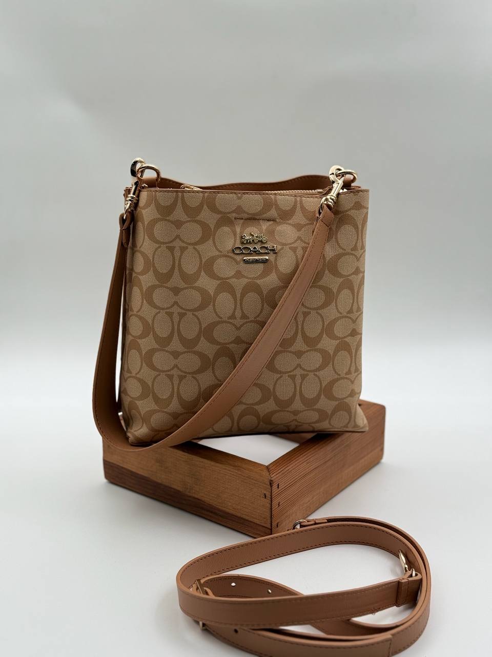 Coach monogram orta boy çapraz kum çanta
