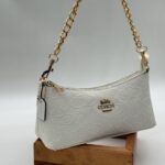 Coach Gofraj baskı zincirli baget beyaz çanta