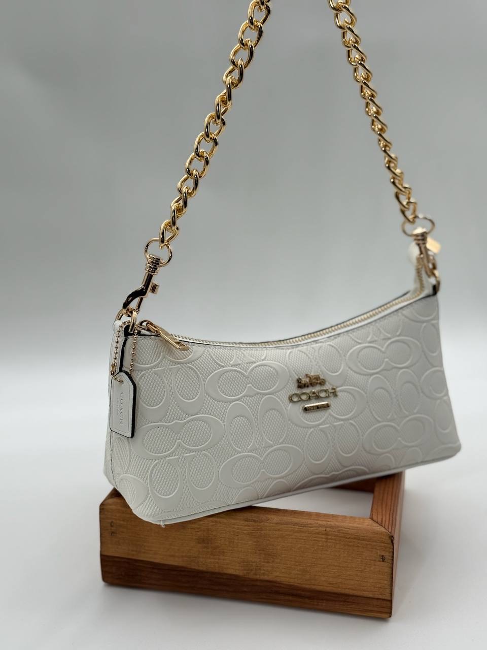 Coach Gofraj baskı zincirli baget beyaz çanta