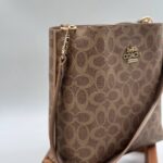Coach monogram orta boy çapraz kum çanta