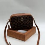 Coach postacı taba kahve çanta