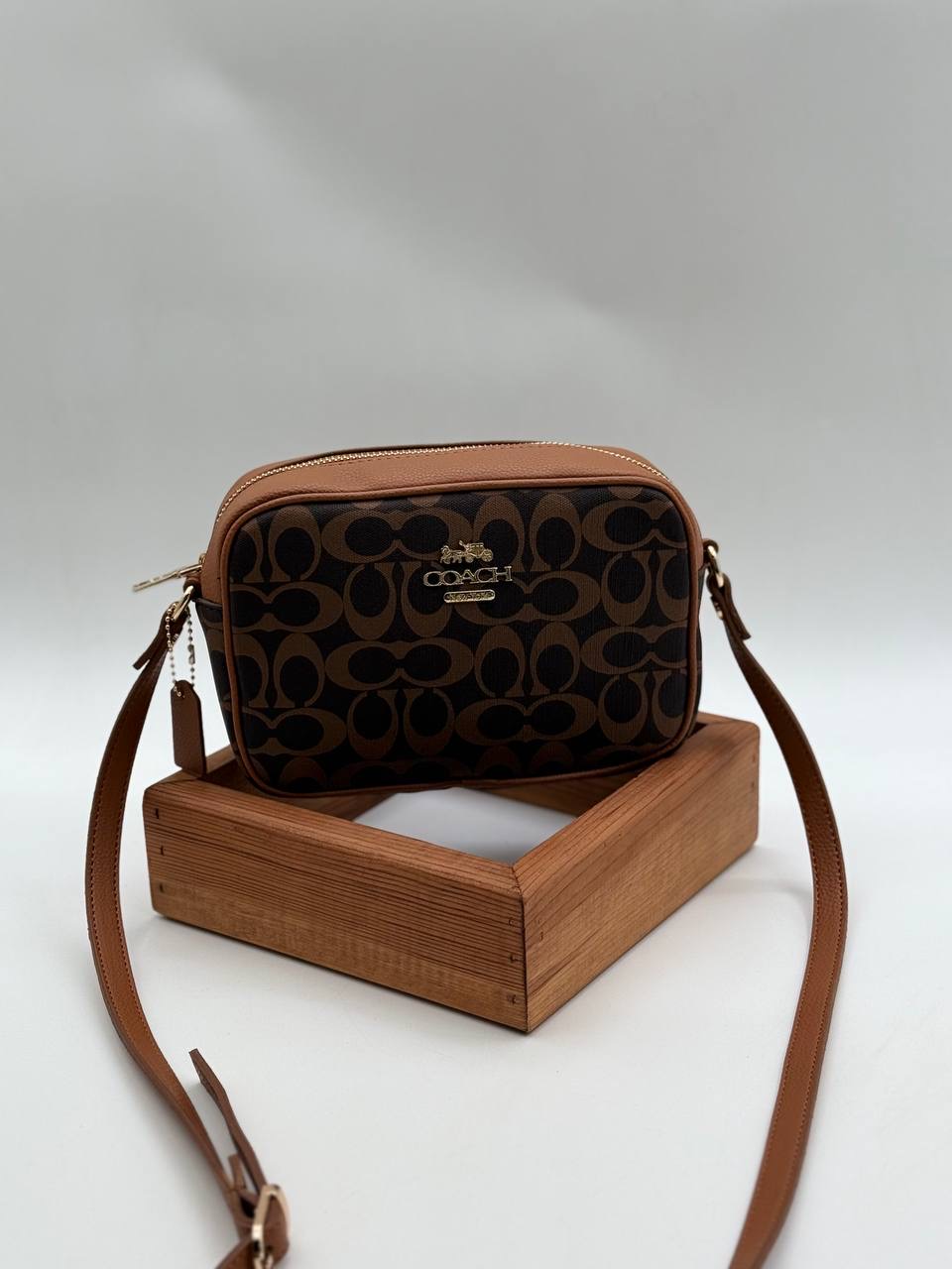 Coach postacı taba kahve çanta