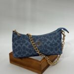 Coach monogram zincirli baget mavi çanta