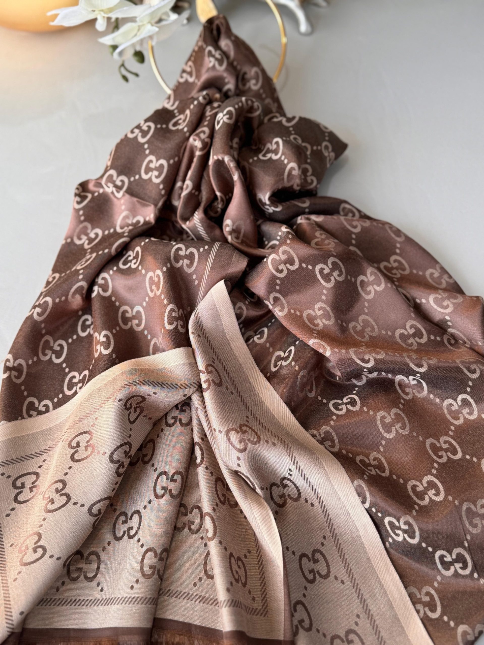 Gucci DESEN Çift taraflı İpeksi Jakar Şal - Kahve Kopyası
