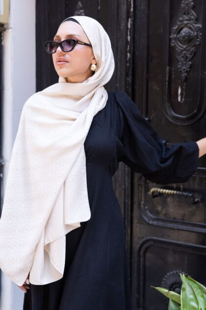 Guess Desen İpeksi Jakar Şal-75896- Latte