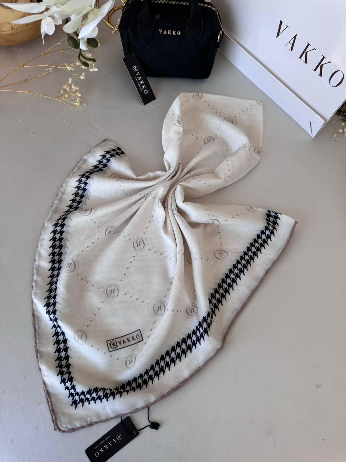 Vakko Kazayağı Desen Pamuk Soft Eşarp 36589 - Bej