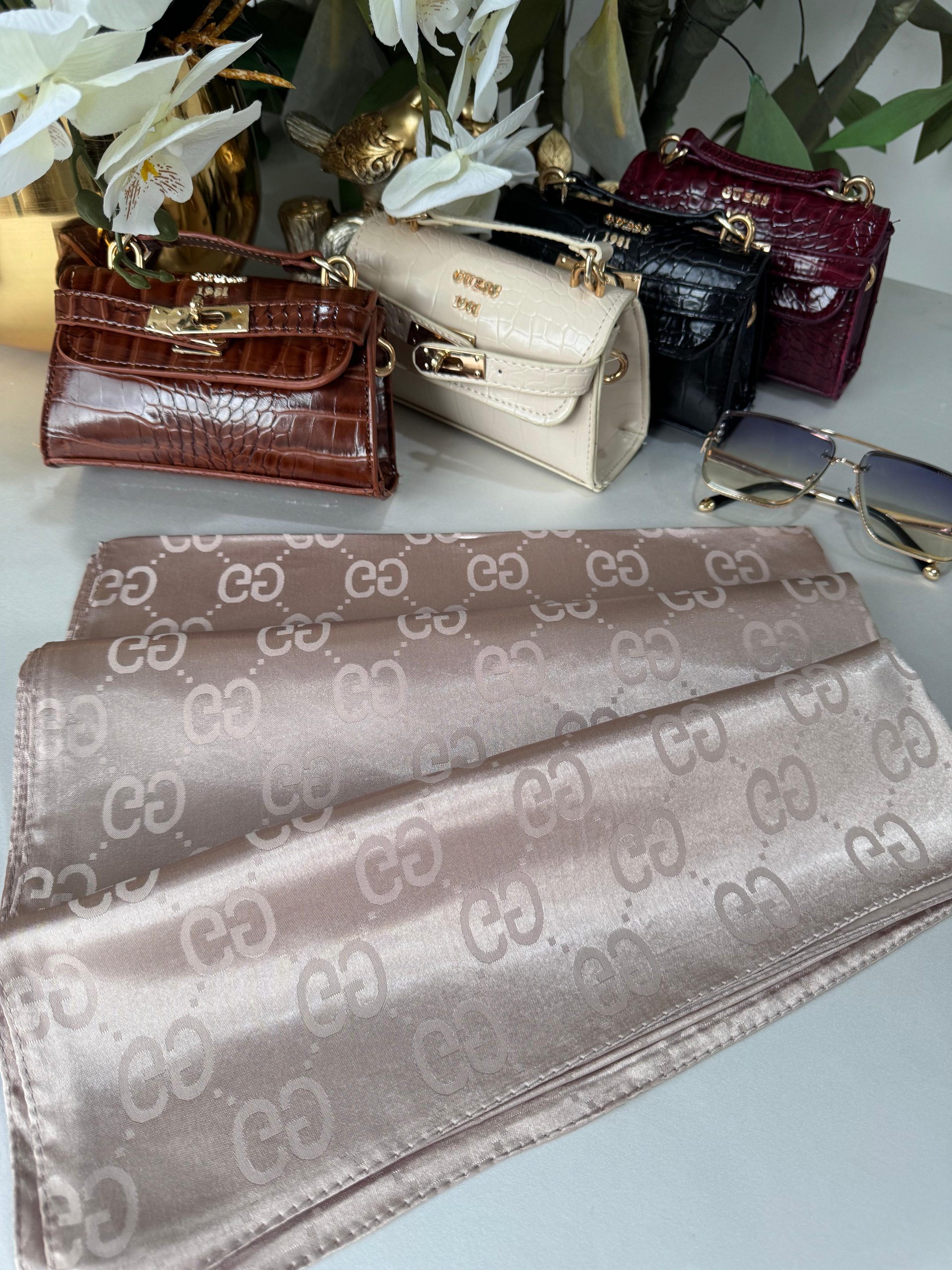 Gucci Parlak ipeksi Şal - Bej 44122