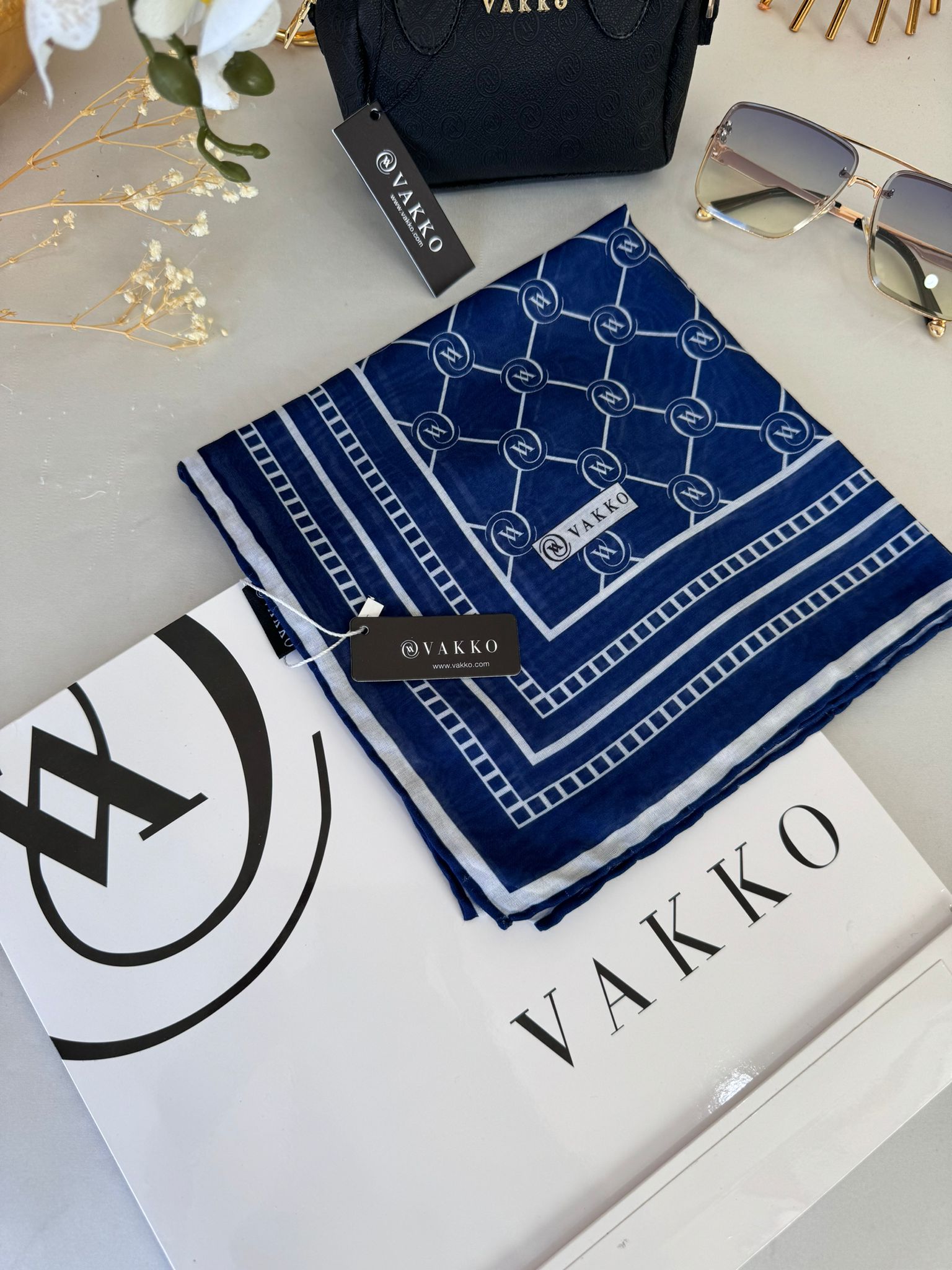 Vakko Monogram Desen Pamuk Soft Eşarp 21510 - Lacivert