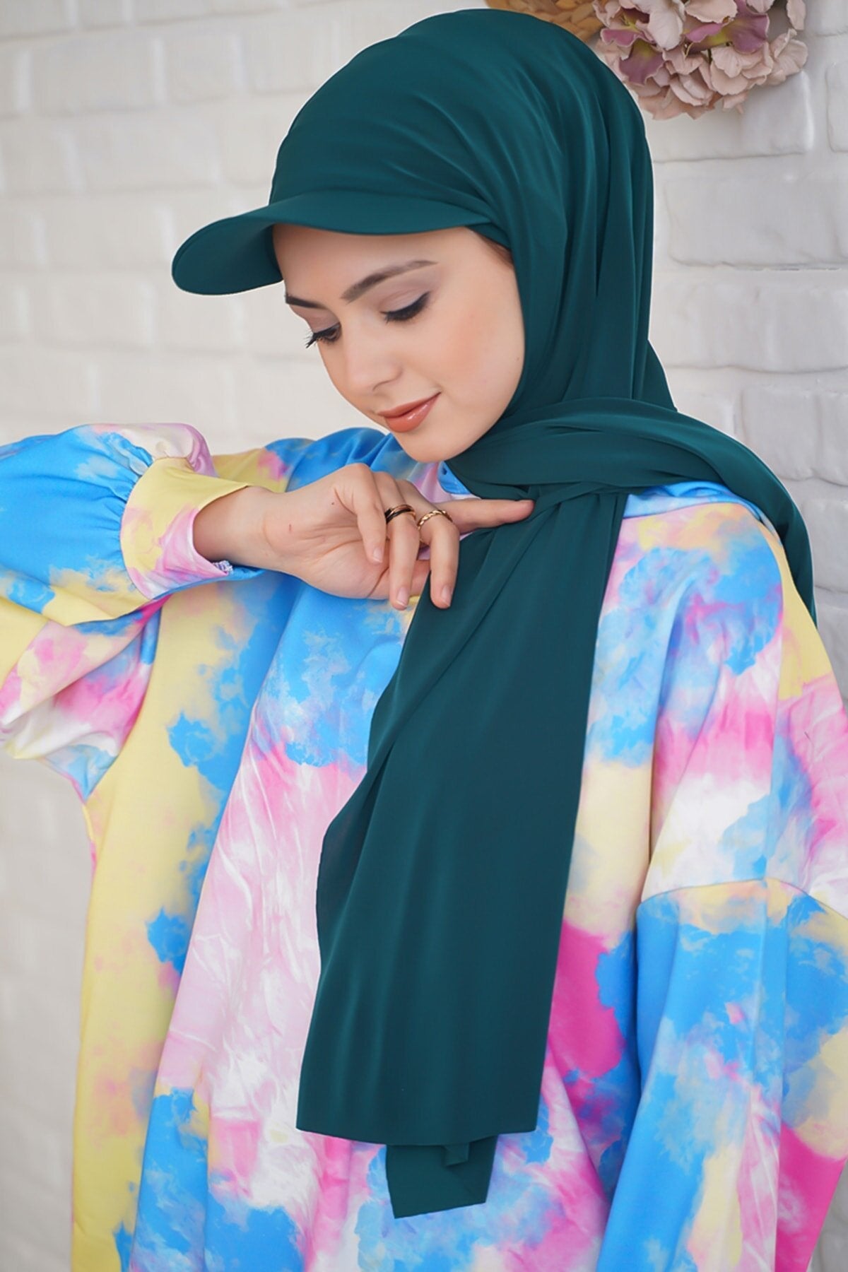 Organic Scarfs Kadın Tesettür Şapkalı Pratik Şal Hijap Bone Model Eşarp Şal - Zümrüt