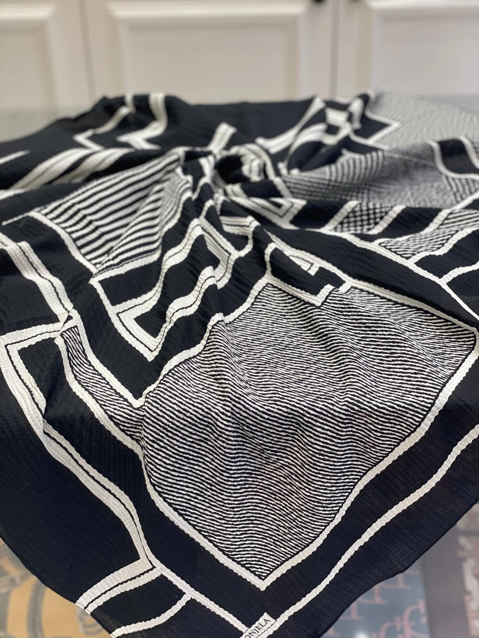 Siyah Beyaz Eşarp - Etnik - Organic ScarfsOrganic Scarfs