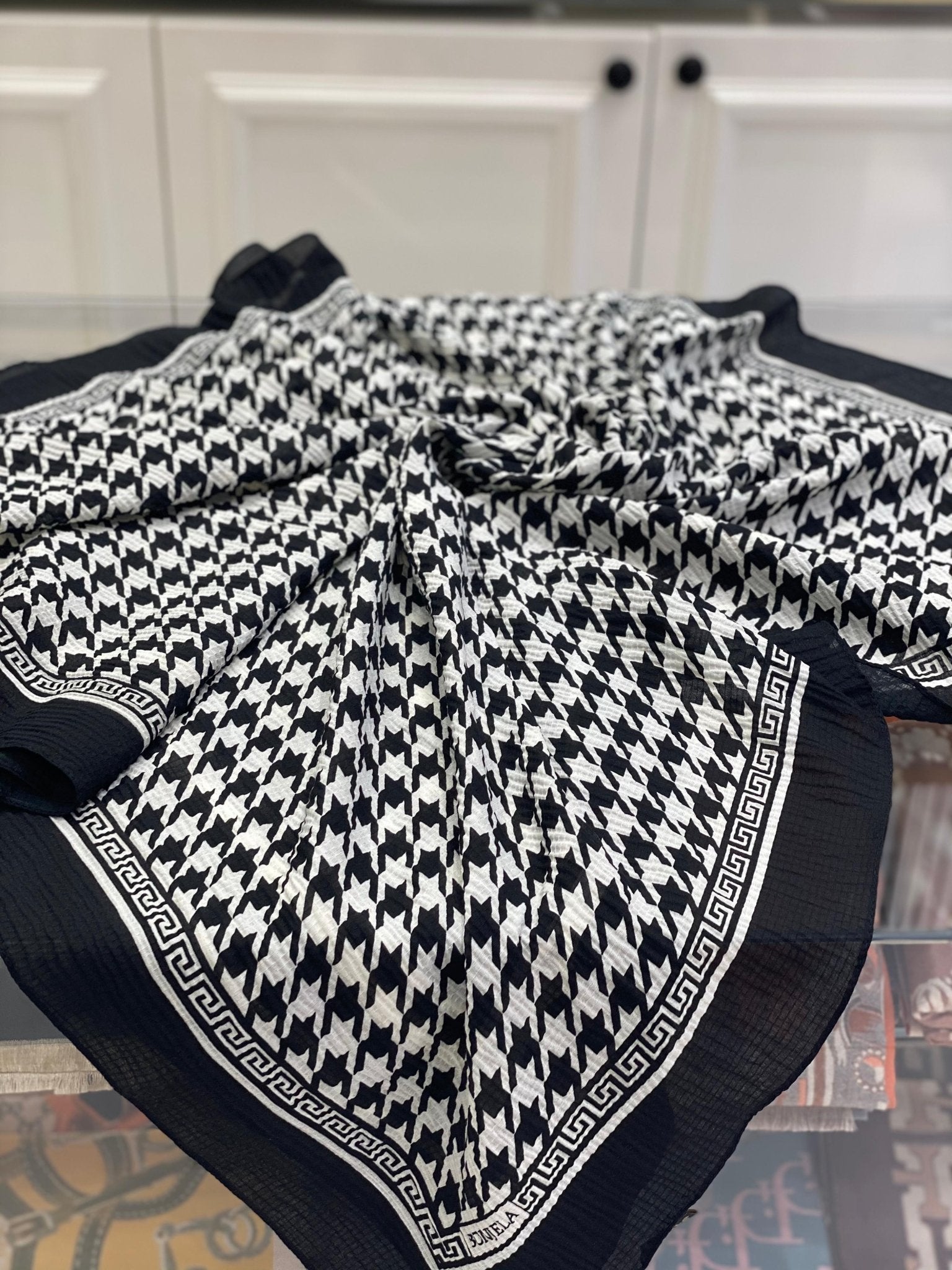 Siyah Beyaz Eşarp - Kazayağı - Organic ScarfsOrganic Scarfs