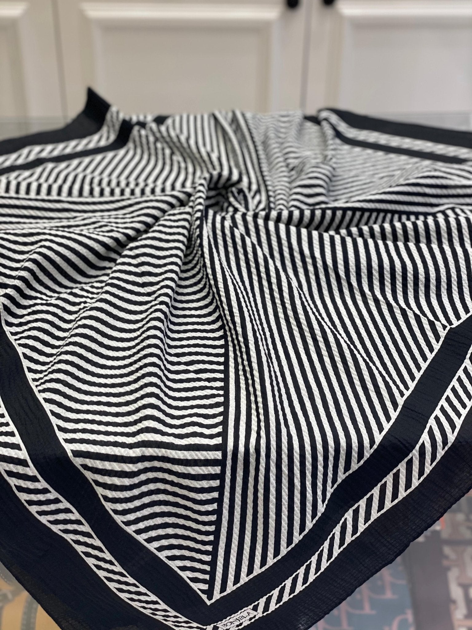 Siyah Beyaz Eşarp - Organic ScarfsOrganic Scarfs