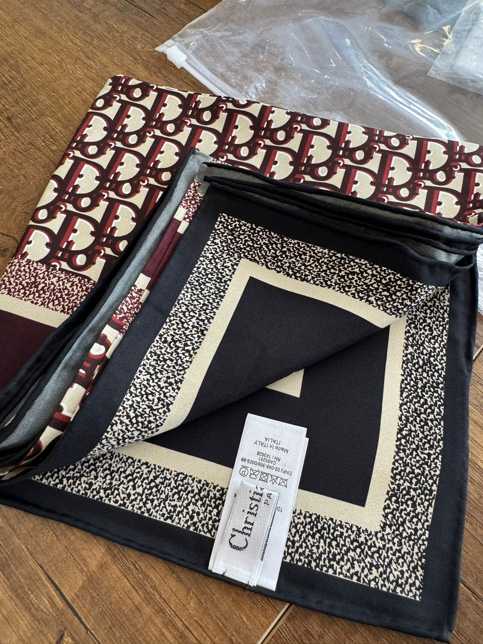 dior ithal ipek eşarp 61001- Siyah Bordo - Görsel 3