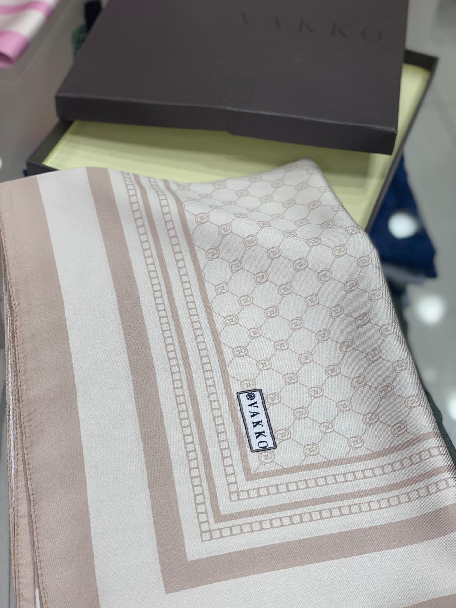Vakko Desen Twill İpek Şal - Bej - Organic ScarfsOrganic Scarfs