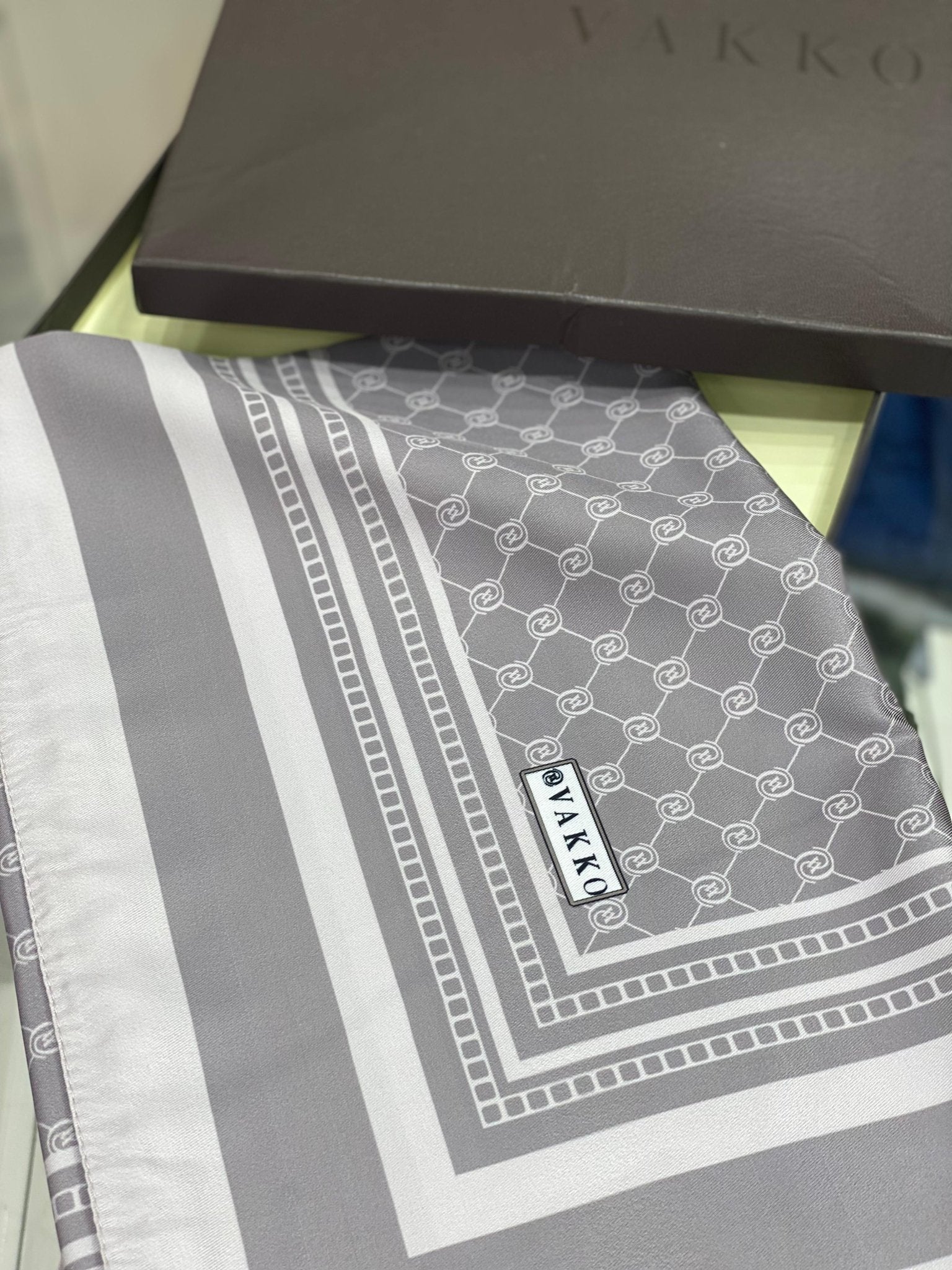 Vakko Desen Twill İpek Şal - Füme - Organic ScarfsOrganic Scarfs