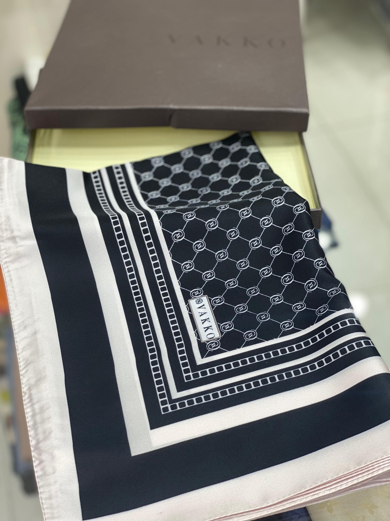 Vakko Desen Twill İpek Şal - Siyah - Organic ScarfsOrganic Scarfs